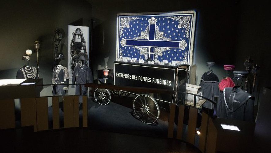 Un convoi funéraire est exposé au musée des pompes funèbres à Vienne, le 24 octobre 2014