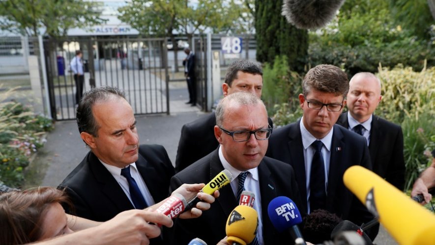 Le maire de Belfort, Damien Meslot, à sa sortie du siège d'Alstom, le 13 septembre 2016 à Saint-Ouen, au nord de Paris