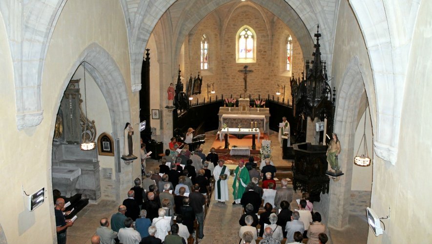 Depuis quelque temps déjà, l’Église catholique ouvre sa porte aux laïcs pour assurer certaines célébrations, les funérailles notamment.