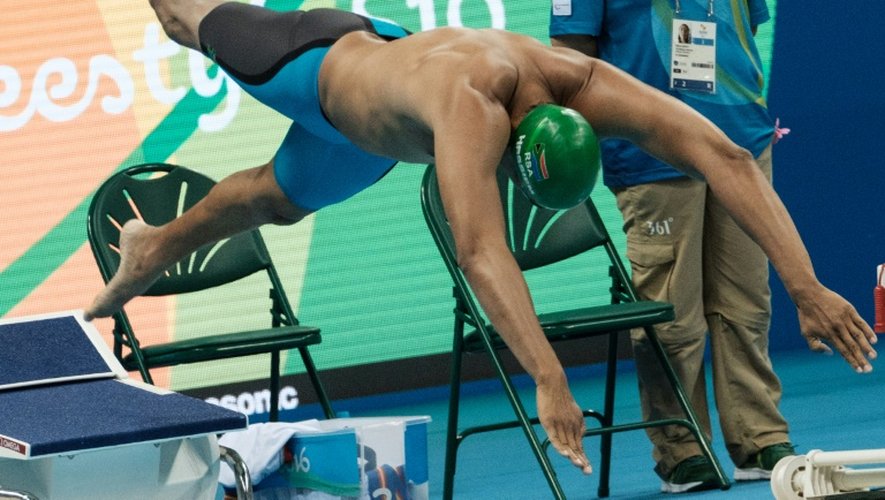 Le nageur sud-africain Achmat Hassiem participe au 100 m nage libre (S10), le 13 septembre 2016 à Rio lors des Jeux paralympiques
