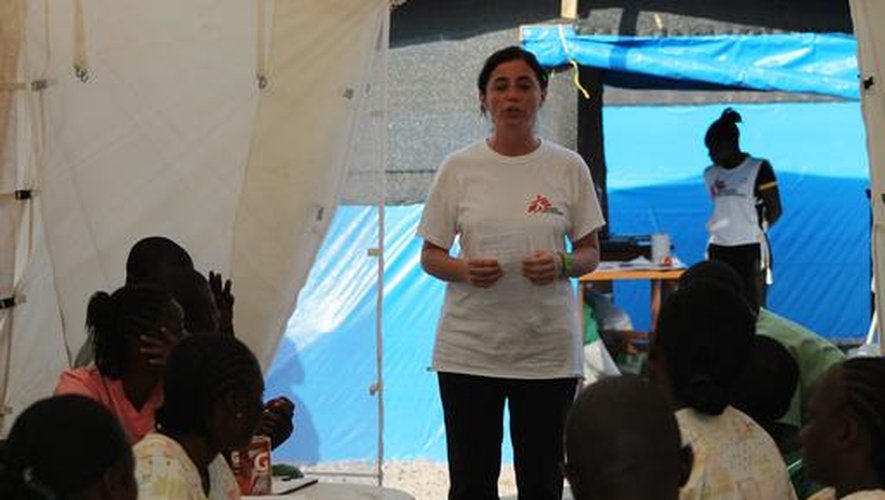 La formation de personnels pour les centres de soin et d’isolement Ebola parmi les populations locales est une des clés de la lutte contre l’épidémie. ©MSF