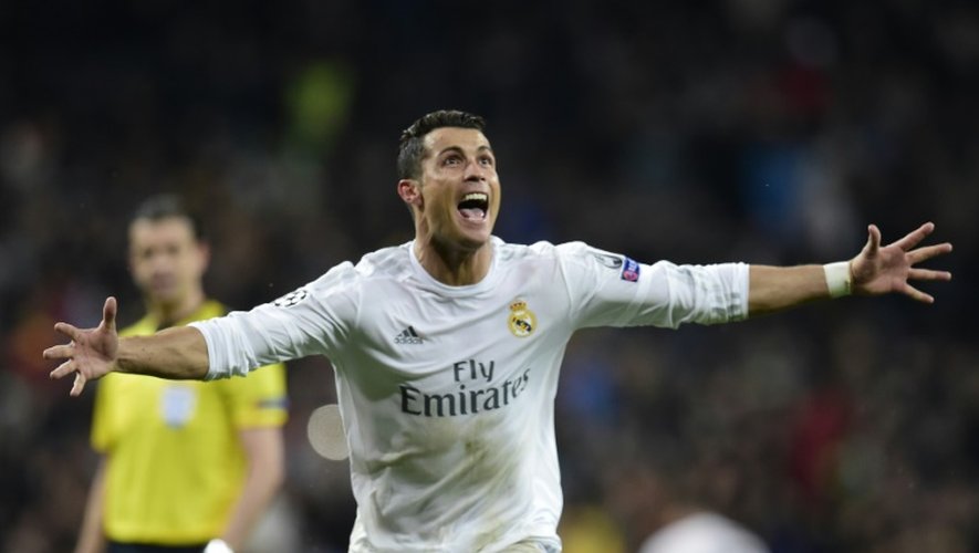 Cristiano Ronaldo célèbre son troisième goal lors du quart de finale retour face à Wolfsburg, le 12 avril 2016 à Madrid