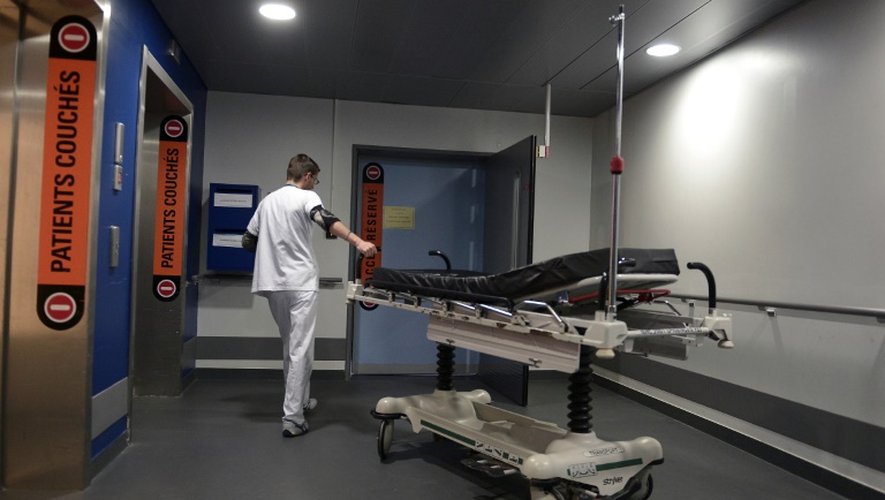 Un soignant le 24 octobre 2014 dans un hôpital à Strasbourg
