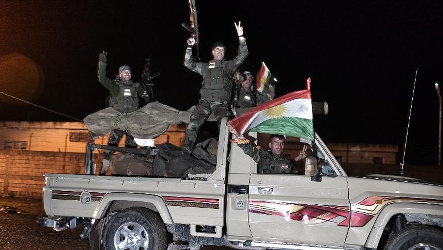 Des peshmergas kurdes arrivant à la ville syrienne de Kobané, le 31 octobre 2014