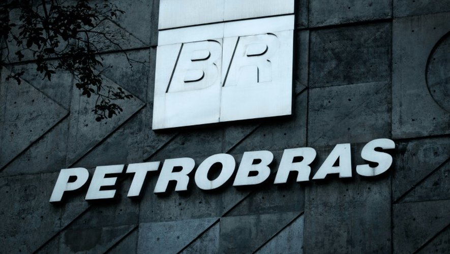 Le logo de Petrobras au siège du groupe brésilien, le 15 juillet 2016 à Rio