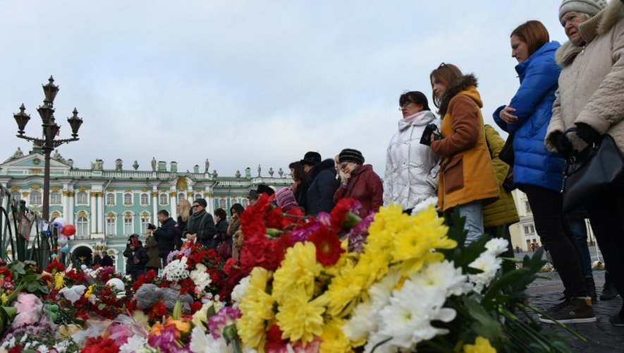Hommage le 2 novembre 2015 à Saint-Pétersbourg aux victimes du crash de l'Airbus A321 en Egypte
