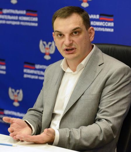 Roman Liaguine, chef de la commission électorale mise en place pour les élections dans la "République de Donetsk" autoproclamée, le 31 octobre 2014, lors d'une conférence de presse à Donetsk, dans l'Est de l'Ukraine
