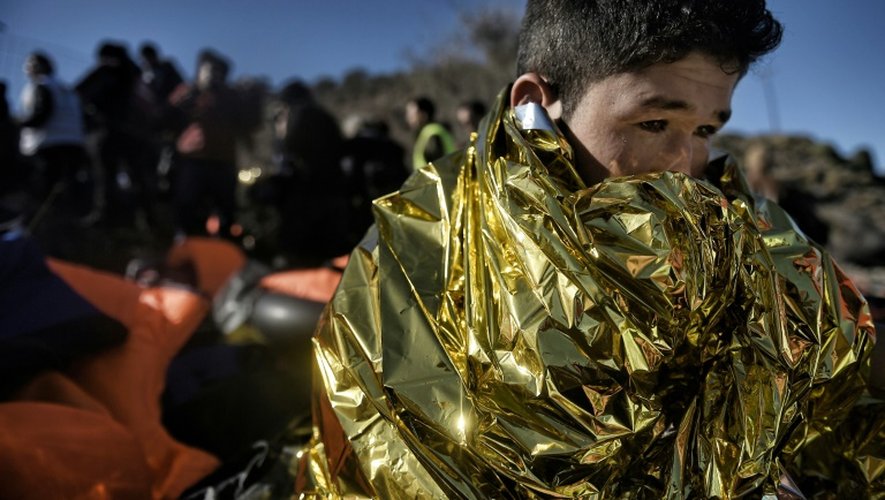 Des réfugiés arrivent sur l'île grecque de Lesbos le 2 novembre 2015