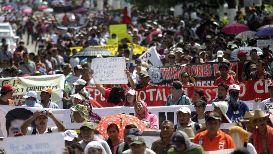 Une manifestation à Acapulco, le 31 octobre 2014, pour demander le retour des 43 étudiants disparus dans l'Etat de Guerrero