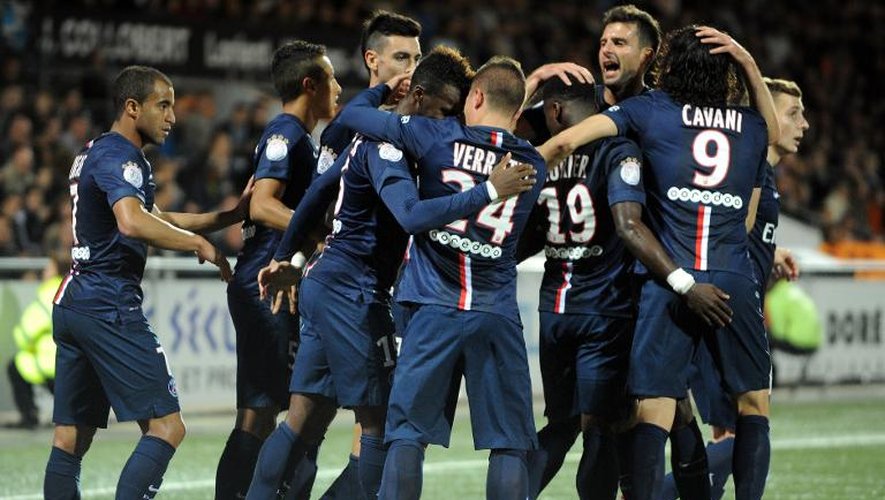 La joie des joueurs du Paris SG après le but décisif de Jean-Christophe Bahebeck (4e à gauche) contre Lorient, le 1er novembre 2014 au stade du Moustoir