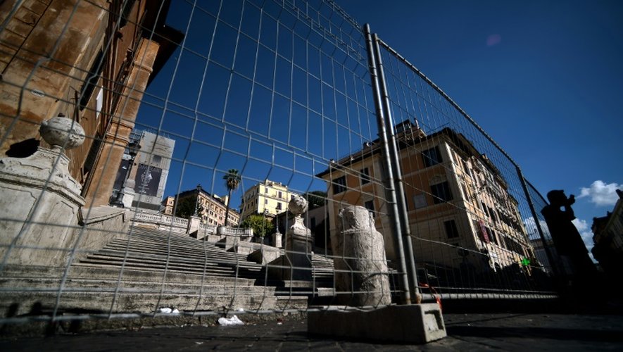 La fontaine de Trevi lors des travaux de restauration le 12 octobre 2015 à Rome