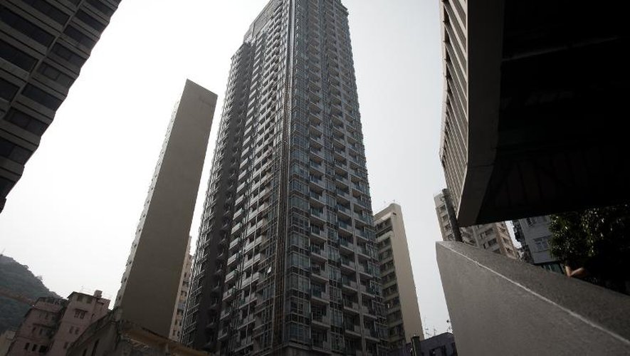 Une vue générale de l'immeuble de Hong Kong où vivait le trader britannique soupçonné de double meurtre, le 2 novembre 2014