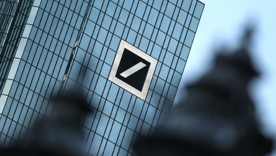Le logo de la Deutsche Bank sur l'immeuble du quartier général de la banque allemande, à Francfort