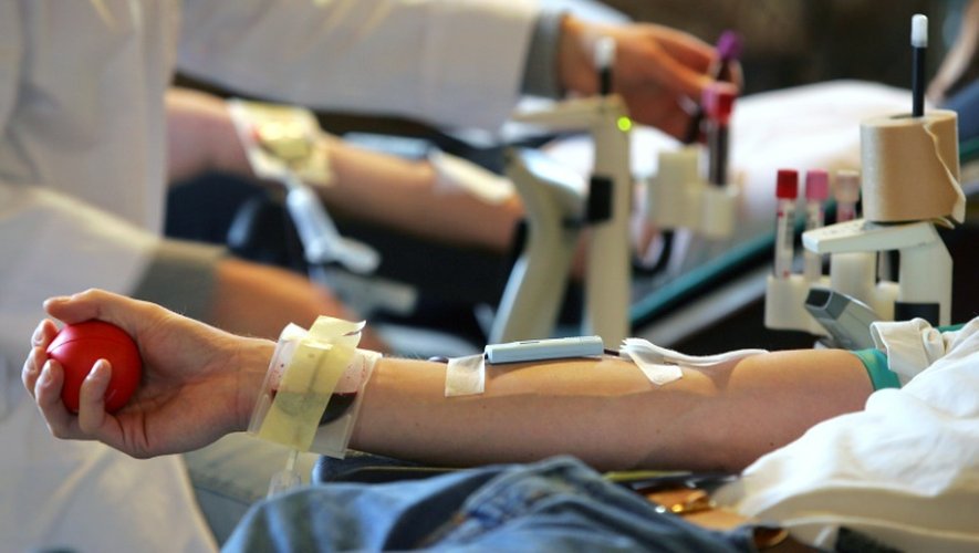 L'exclusion permanente des dons du sang des hommes ayant des relations sexuelles avec des hommes avait été instituée en 1983 en raison des risques du sida