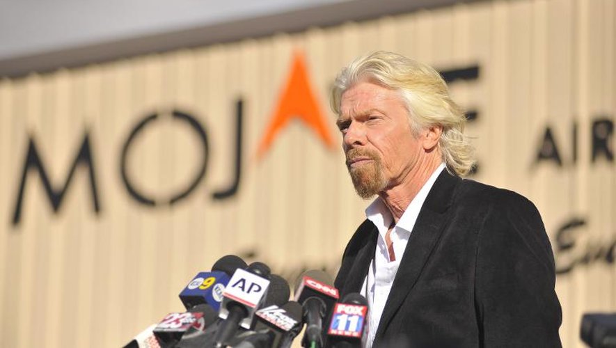 Le fondateur de Virgin Galactic, Richard Branson, donne une conférence de presse dans le désert de Mojave, en Californie, le 1er novembre 2014