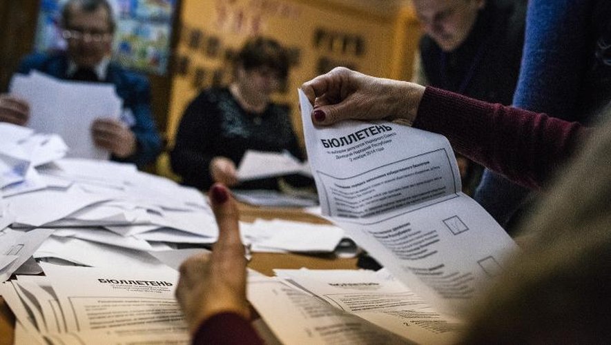 Dépouillement des bulletins de vote le 2 novembre 2014 à Donetsk