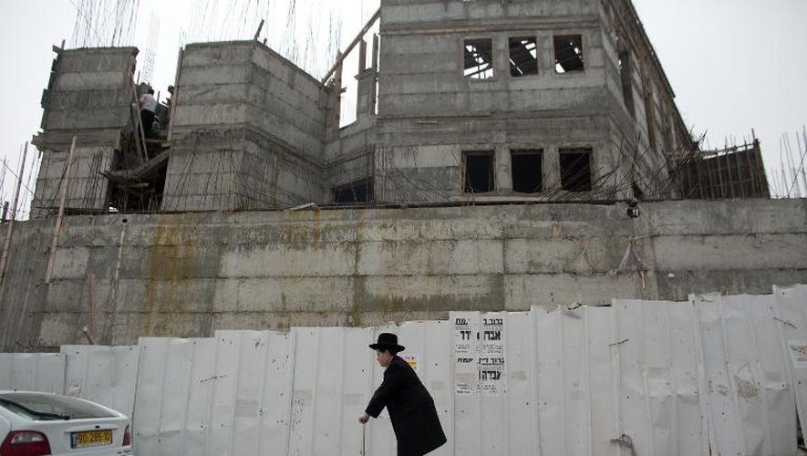 Un immeuble en construction dans le quartier de Ramat Shlomo à Jérusalem-Est, le 5 juin 2014