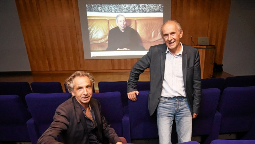 Jean-Michel Cosson, historien et adjoint à la culture de Rodez Agglo, et Jean-Philippe Savignoni (à gauche), conteur du patrimoine.