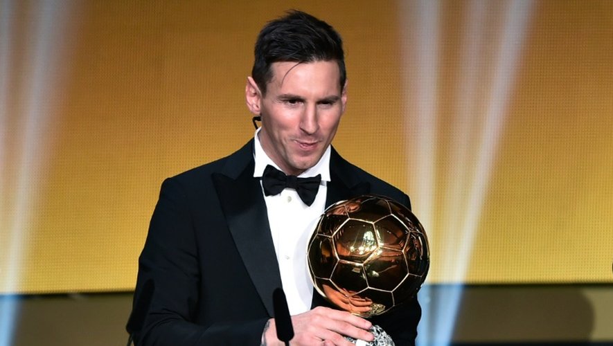 L'attaquant argentin Lionel Messi lauréat du Ballon d'Or 2015, décerné le 11 janvier 2016 à Zurich