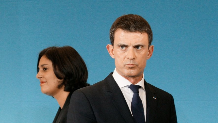 Le Premier ministre Manuel Valls et la ministre du Travail Myriam El Khomri à Matignon, à Paris le 4 novembre 2015