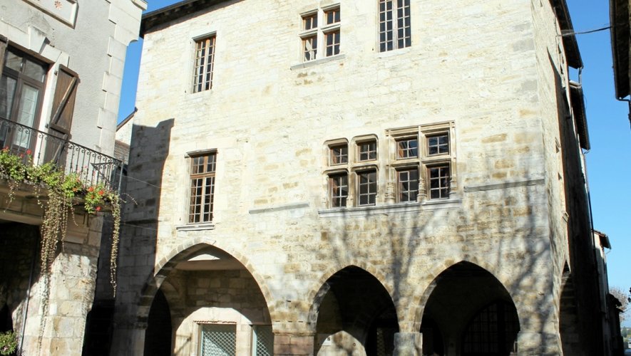 La Maison de la photographie s’installerait dans cette bâtisse de Villeneuve-d’Aveyron datant du XIVe siècle.