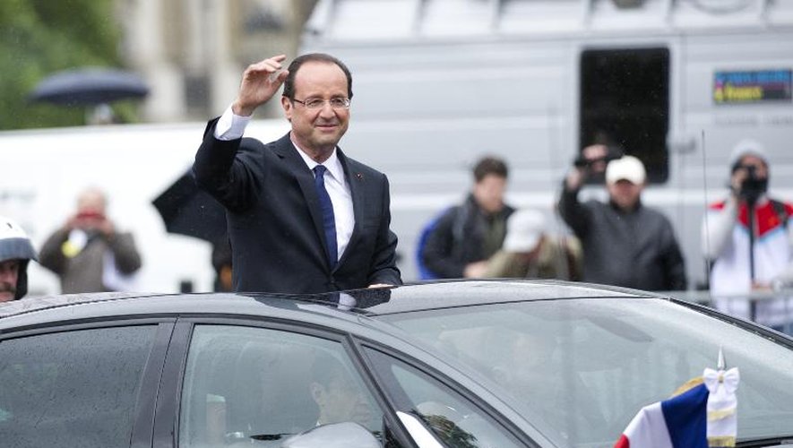 François Hollande sur les Champs Elysées le jour de son investiture le 15 mai 2012 à Paris