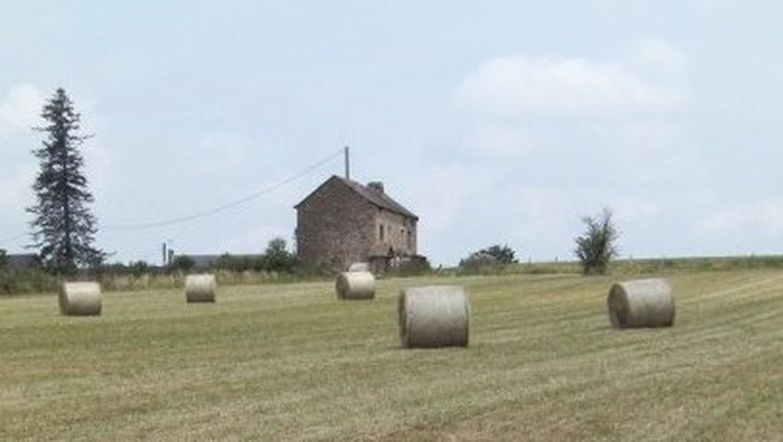 Située à la limite du Tarn et de l'Aveyron, la ferme n'est plus habitée depuis plus de 40 ans.