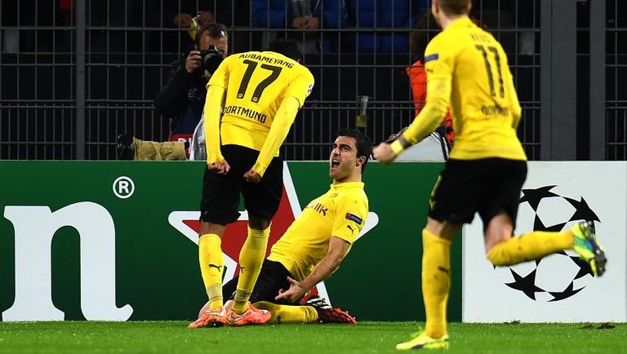 La joie du défenseur Sokratis (c) buteur pour  Dortmund contre Galatasaray en Ligue des champions, le 4 novembre 2014 au Signal Iduna Park