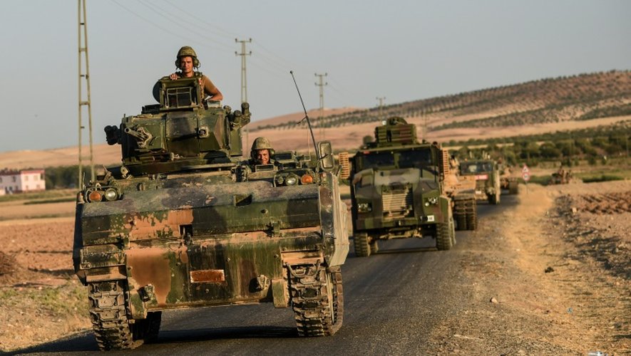 Un convoi de soldats turcs à la frontière avec la Syrie, le 2 septembre 2016 à Jarablos