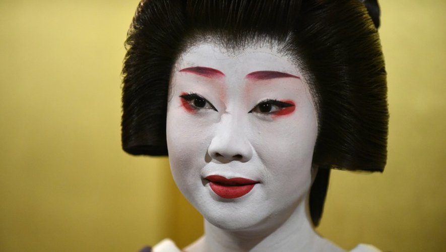Une femme geisha le 22 septembre 2015 à Kyoto au Japon