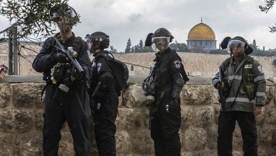 Des policiers israélien en position dans un quartier de Jérusalem-Est, le 31 octobre 2014