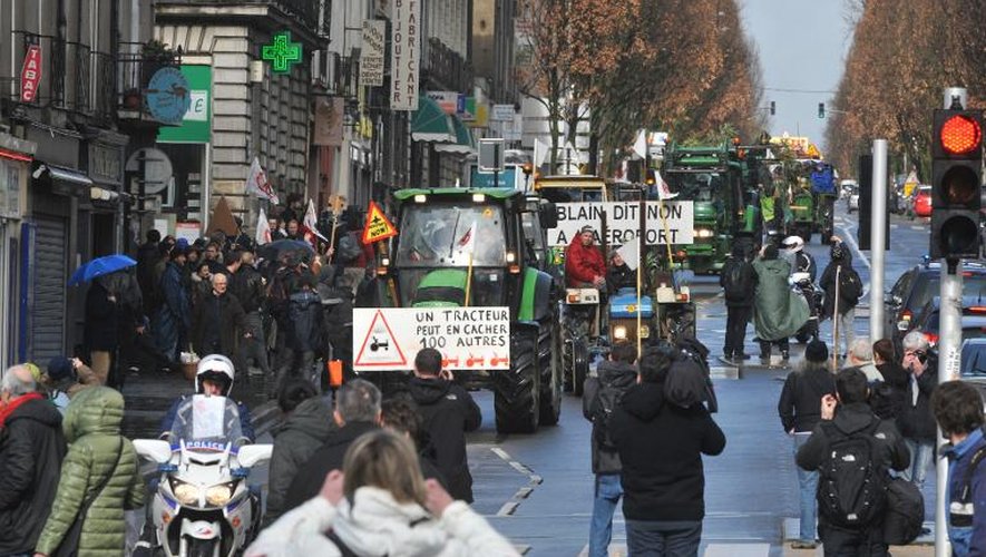 Manifestation d'agriculteurs à bord de leurs tracteurs, le 22 février 2014 à Nantes