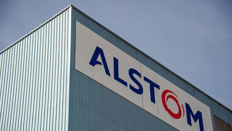 Le ministre de l'Economie et de l'Industrie, Emmanuel Macron autorise le rachat de l'essentiel des activités énergétiques d'Alstom par l'américain General Electric