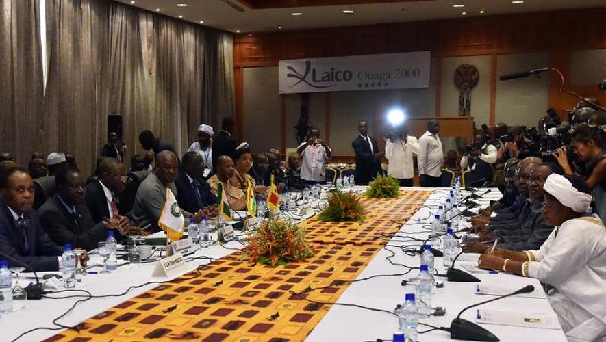 Réunion à Ouagadougou, le 5 novembre 2014 pour l'avenir du Burkina Faso, en présence de chefs d'Etat africains et de représentants de l'opposition