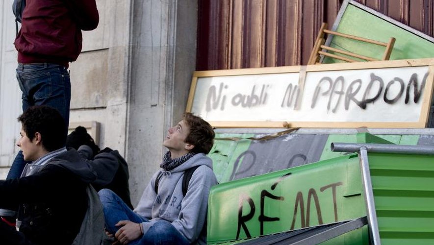 Un lycée bloqué par des manifestants le 6 novembre 2014 à Paris