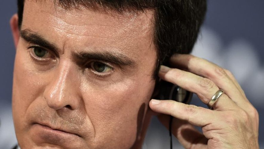 Le Premier ministre Manuel Valls le 6 novembre 2014 lors d'une conférence de presse à Belgrade