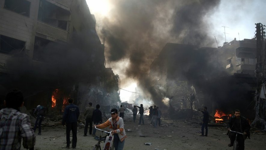 La ville syrienne de Douma, près de Damas, bombardée, le 7 novembre 2015