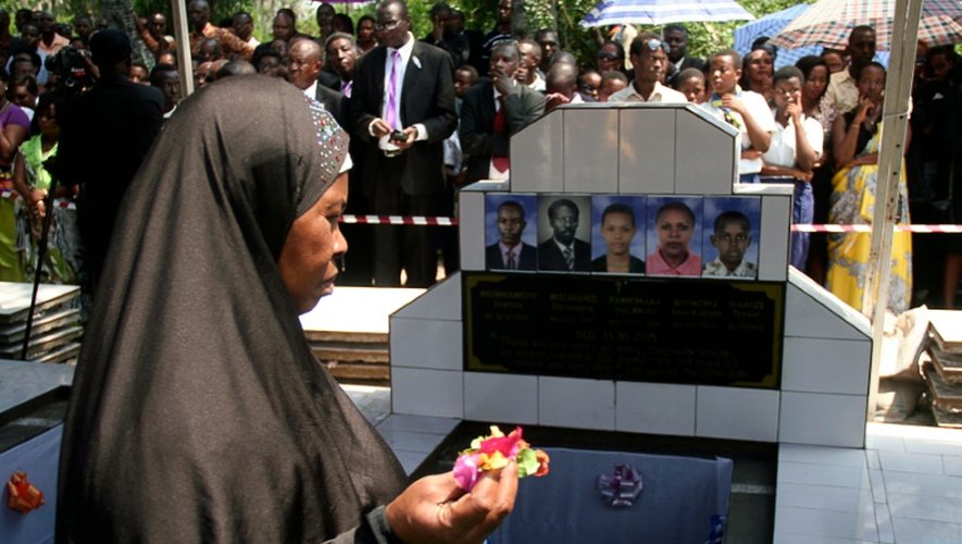 Funérailles d'un journaliste membre d'une équipe d'humanitaires de l'OIM à Bujumbura le 20 octobre 2015