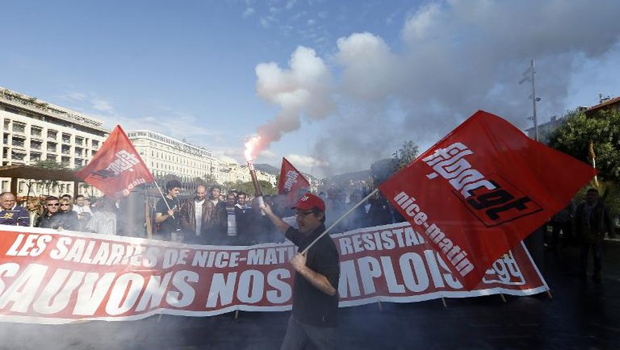 Des salariés du groupe de presse Nice-Matin manifestent pour défendre leurs emplois, le 3 novembre 2014 à Nice