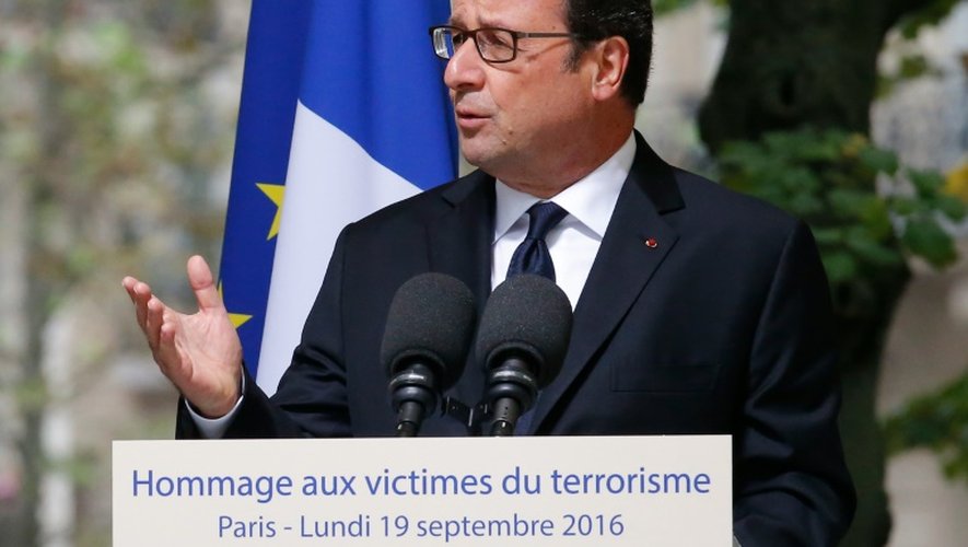 François Hollande lors de son discours en hommage aux victimes du terrorisme le 19 septembre 2016 aux Invalides à Paris