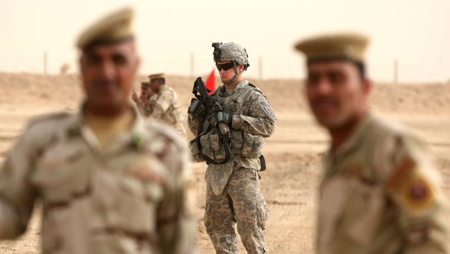 Des soldats irakiens et américains lors d'un exercice sur la base de Basmaya au sud de Bagdad, le 18 avril 2011