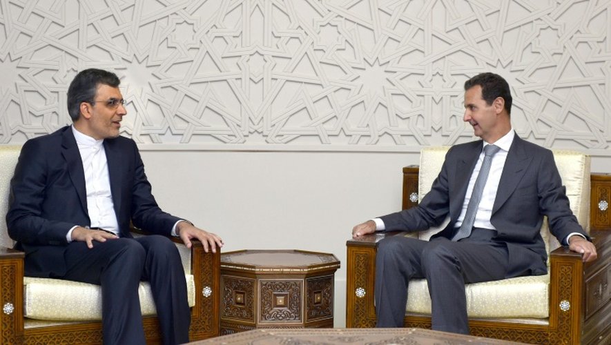 Le président syrien Bachar al-Assad reçoit le vice-ministre iranien des Affaires étrangères Hossein Jaberi Ansari, le 19 septembre 2016 à Damas