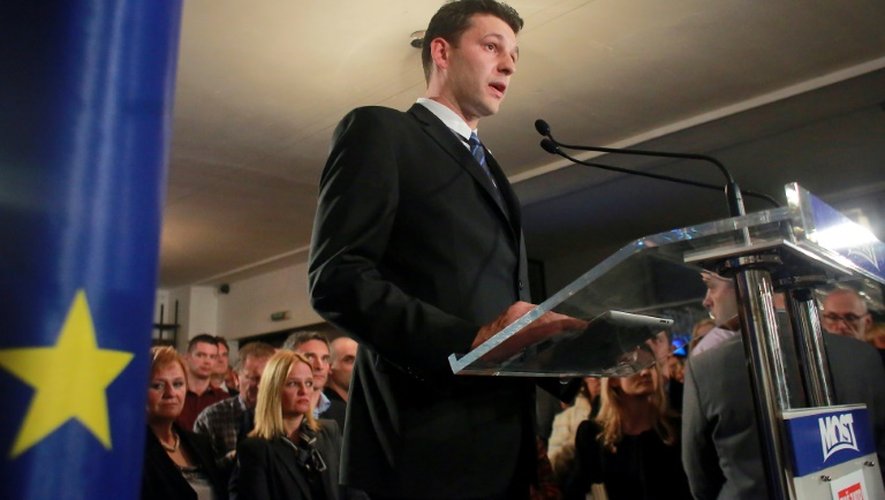 Bozo Petrov, leader du Most, qui arrive en troisième position aux élections législatives, le 8 novembre 2015 à Zagreb