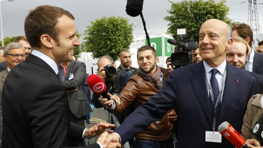 Emmanuel Macron et Alain Juppé le 16 juin 2016 à  Villepinte