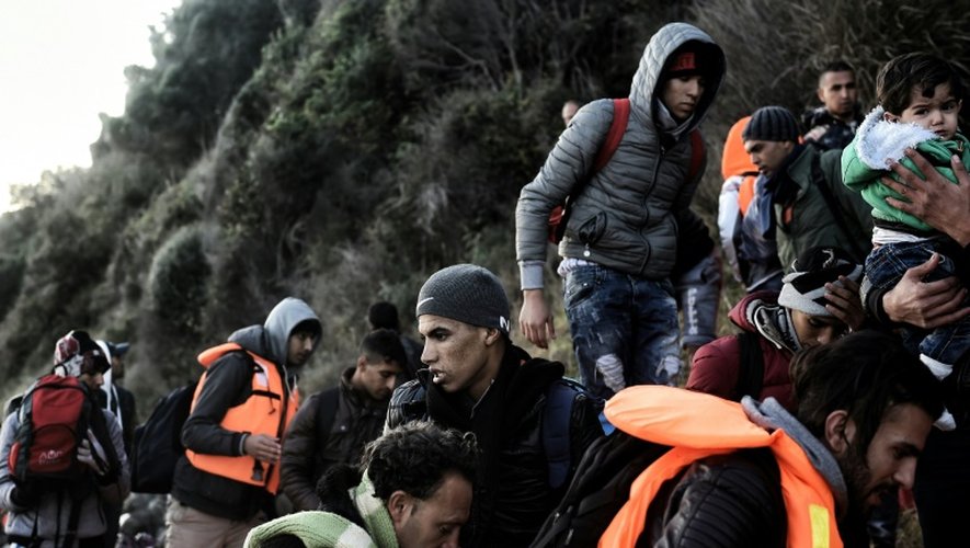 Des migrants à leur arrivée le 9 novembre 2015 sur l'île de Lesbos