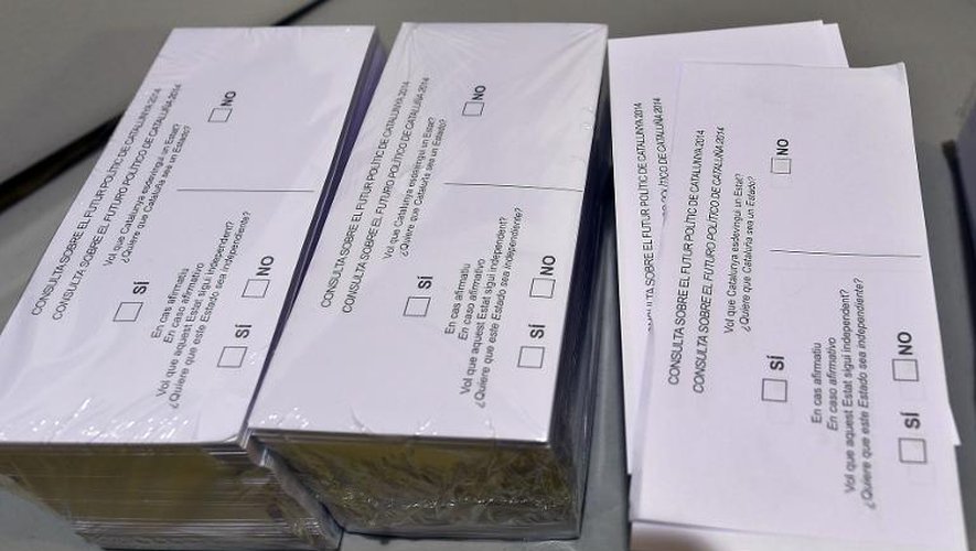 Des bulletins de vote entreposés dans une école de Barcelone, le 8 novembre 2014