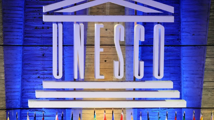 Le logo de l'UNESCO à son siège à Paris
