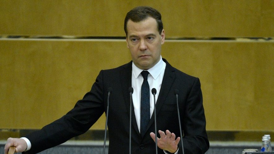 Le Premier ministre russe Dimitri Medvedev le 12 avril 2015 devant la Douma à Moscou
