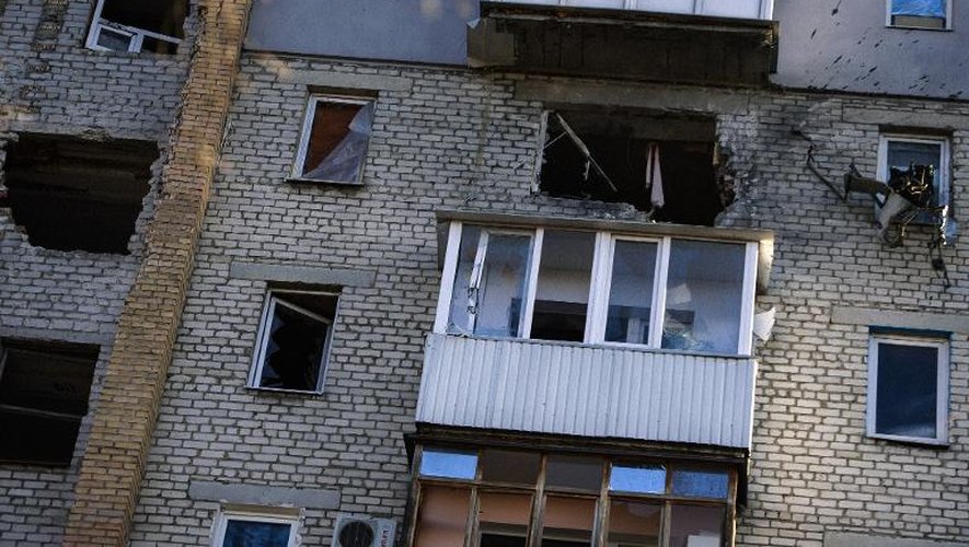 Un immeuble de Kievsky, près de Donetsk, endommagé par des bombardements, le 9 novembre 2014, en Ukraine