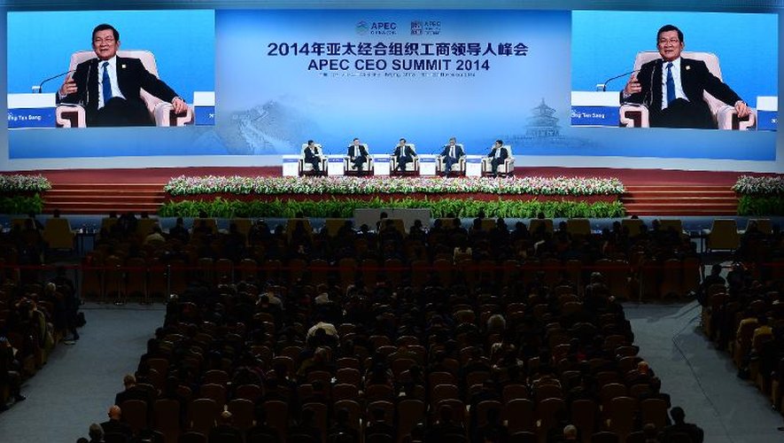 Le président vietnamien Truong Tan Sang sur un écran vidéo lors d'une rencontre au sommet de l'Apec, le 10 novembre 2014 à Pékin